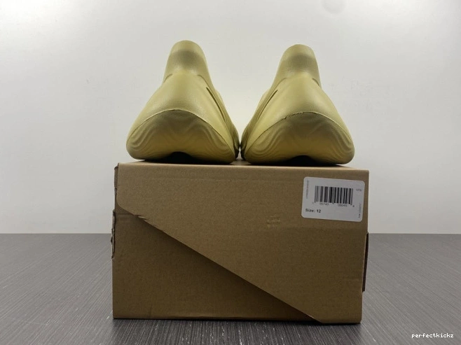 Adidas RNNR GV6775 Sulfur Yeezy Foam 0822